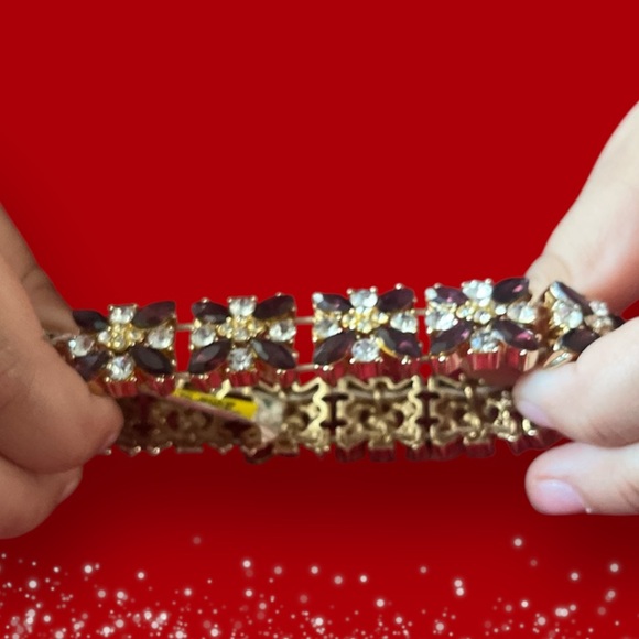 NWT Amythyst and Crystal Stretch Bracelet - Picture 3 of 9